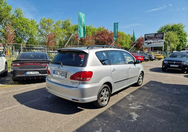 Toyota Avensis Verso cena 8490 przebieg: 235789, rok produkcji 2002 z Goleniów małe 301